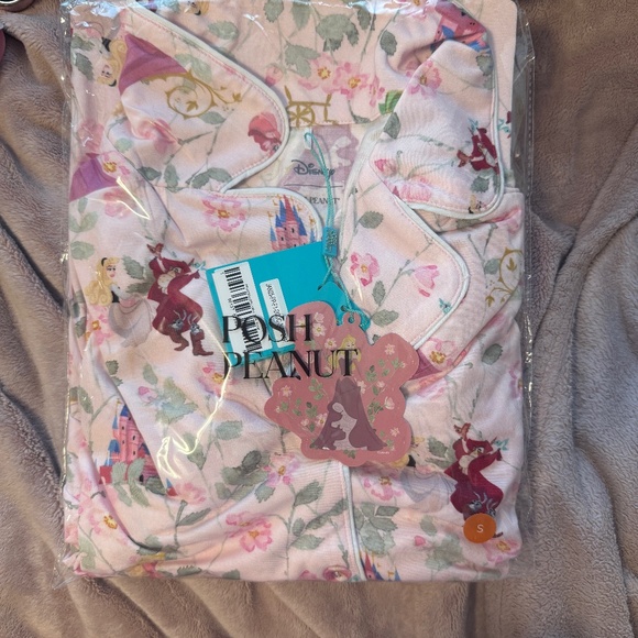 Posh Peanut Princess Aurora Women’s Pajamas size small